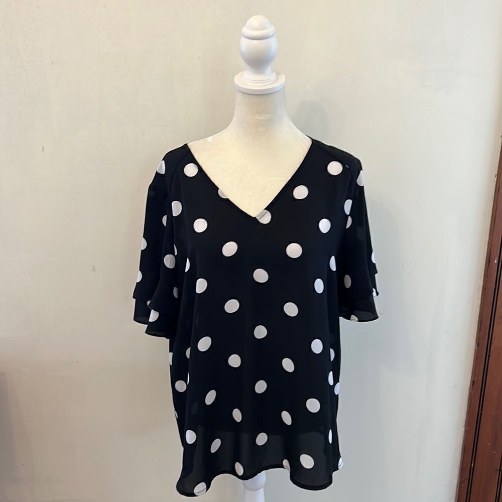 Worthington black white circles short ruffle sleeve blouse Size L